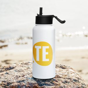 TE Stainless steel water bottle with a straw lid